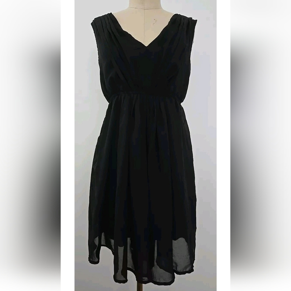 Rachael & Chloe Size M Black Short Dress Sleeveless V-Neck Draped Pleated